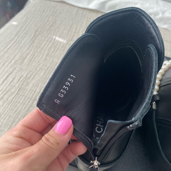 Authentic Chanel boots perfect condition - Picture 5 of 11